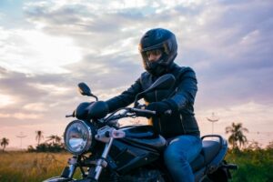 choosing safe motorcycle helmet