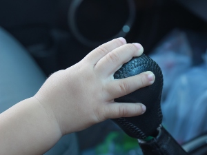 safety tips children and cars keeping children safe