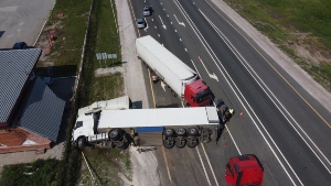 jackknife truck accident trucking accidents serious accidents 